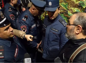 «Զանգ» շարժման անդամներին ոստիկանները բերման են ենթարկել