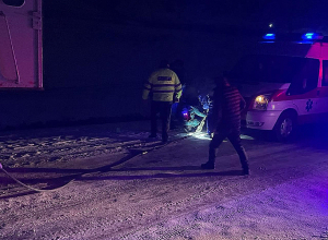 Գյուղի մոտակայքում շտապօգնության ավտոմեքենան արգելափակվել է ձնակույտի մեջ