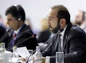 Нам нужно, чтобы Азербайджан перестал отвергать предложения посредников о встрече и заключении мирного договора: выступление главы МИД