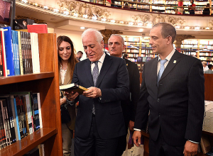 Վահագն Խաչատուրյանն այցելել է Բուենոս Այրեսի «Ateneo» գրադարան