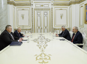 Никол Пашинян принял вице-премьера России Алексея Оверчука