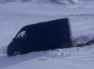 Երեք ավտոմեքենա արգելափակվել է ձյան մեջ