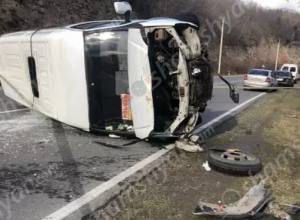 Իջևան-Դիլիջան երթուղայինը բախվել է «Վազ 21–06»-ին և կողաշրջվել. կա 15 վիրավոր