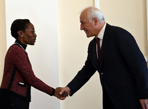 Նախագահը Կոմֆորտ Էրոյին մանրամասներ է ներկայացրել Հայաստանի կողմից առաջ քաշված «Խաղաղության խաչմերուկ» ծրագրի վերաբերյալ