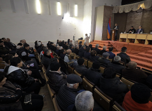 Вице-премьер-министр Тигран Хачатрян встретился сегодня в Чамбараке с нашими соотечественниками, вынужденными переселенцами из Нагорного Карабаха