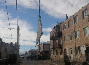 Փրկարարներն ապամոնտաժել են կախված թիթեղները