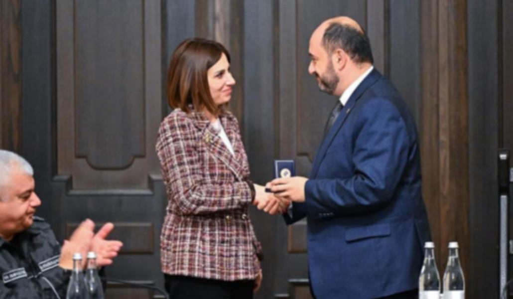 f65a0350472cb2_65a0350472cf2.thumb