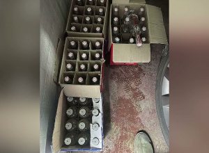 Թանկարժեք օղիներ՝ կեղծ հոլոգրաֆիկ նշանով․ Վաղարշապատի ոստիկանների բացահայտումը