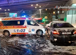Երևանում բախվել են շտապօգնության մեքենան ու Toyota Camry-ն