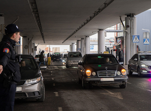 «Զվարթնոց» օդանավակայանում մեկ շաբաթում առանց լիցենզիայի 13 տաքսի է հայտնաբերվել