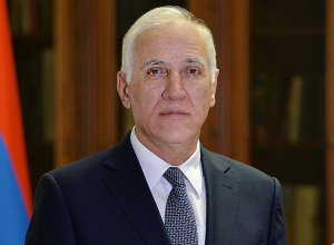 Նախագահը մասնակցում է Հռոմի պապի գահակալության արարողությանը