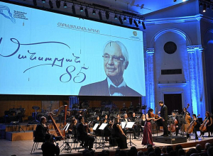 Ձեր արվեստը դիպչում է յուրաքանչյուրիս հոգուն․ ՀՀ ԿԳՄՍ նախարարը շնորհավորել է Տիգրան Մանսուրյանի 85-ամյակը