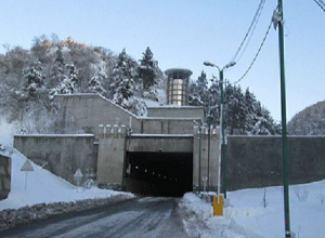 Ձնահյուսքի պատճառով երկկողմանի փակվել է Դիլիջանի թունել չհասած հատվածի երթեւեկությունը