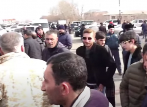 Վարդենիսցիները բողոքի ակցիա են անցկացնում, ճանապարհներ են փակել․ ուղիղ