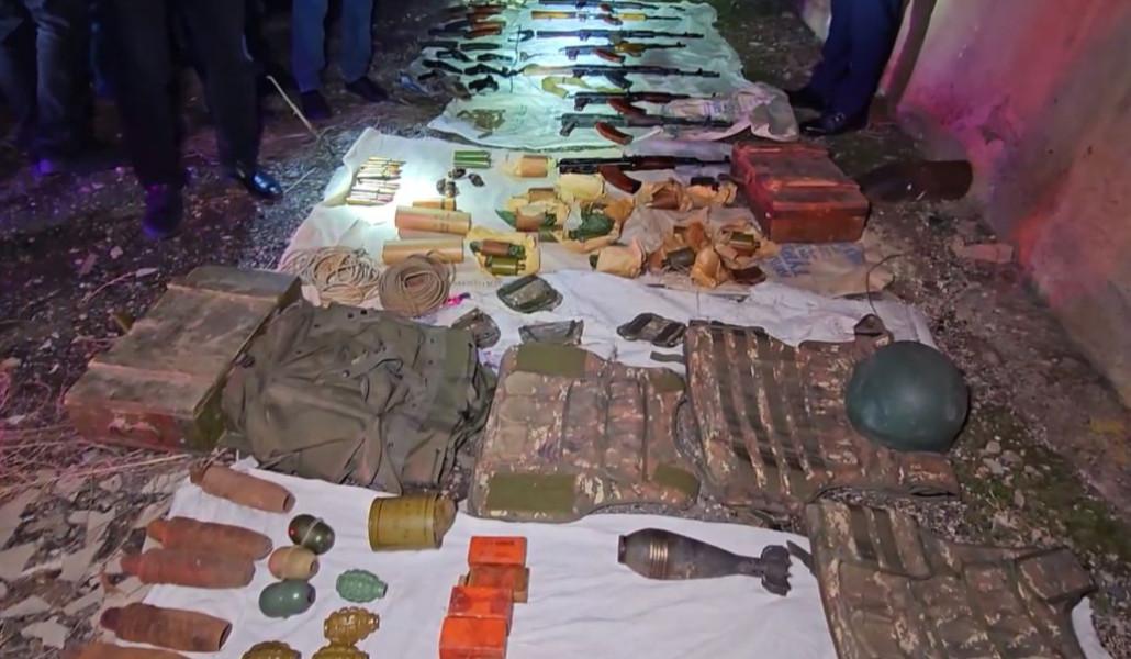 Հայտնաբերվել-և-կամավոր-հանձնվել-են-աննախադեպ-քանակի-զենք-զինամթերք-1-1024x683