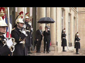 Макрон приветствует Никола Пашиняна