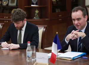 ՀՀ ՊՆ վարչական համալիրում տեղի է  պատվիրակությունների ընդլայնված կազմով հանդիպումը