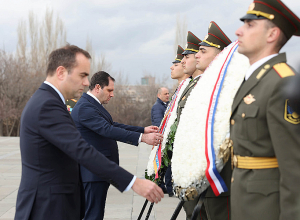 Сурен Папикян и Себастьян Лекорню посетили Мемориал жертв Геноцида армян