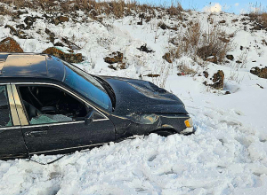 «Mercedes-Benz»-ը դուրս է եկել ճանապարհից և մոտ 10 մետր սահել դեպի ձորակը