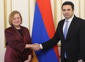 Հայաստանը հանձնառու է ժողովրդավարության խթանմանը․ Ալեն Սիմոնյանը՝ NDI Եվրասիայի տարածաշրջանային տնօրենին