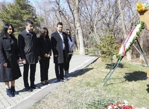 ԱԺ «Քաղաքացիական պայմանագիր» խմբակցության պատգամավորները հարգանքի տուրք են մատուցել Սումգայիթի զոհերի հիշատակին