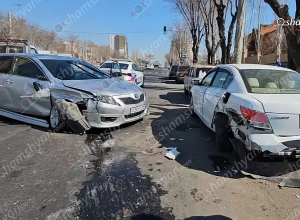 Երևանում բախվել են Toyota-ն, Honda-ն ու «ՎԱԶ 2106»-ը. կա վիրավոր. խցանումը հասնում է մոտ 2 կմ-ի