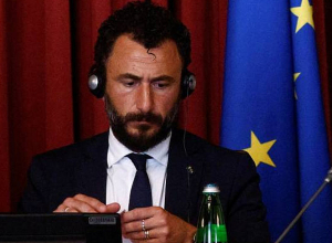 Հայերի նկատմամբ ատելությունը սպի է թողնում պատմության մեջ․ իտալացի պատգամավորը՝ Ստեփանակերտում Ազնավուրի կիսանդրին քանդելու մասին