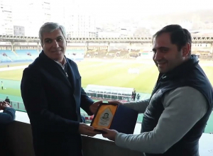 Պապիկյանը Արամ Սարգսյանին է փոխանցել Վազգեն Սարգսյանի դիմանկարով պատրաստված խորհրդանշական հուշանվերը