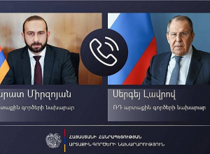 По инициативе российской стороны состоялся телефонный разговор между Араратом Мирзояном и Сергеем Лавровым