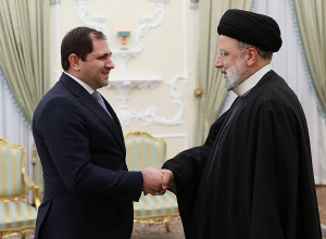 Սուրեն Պապիկյանը հանդիպել է Իրանի նախագահ Էբրահիմ Ռայիսիի հետ