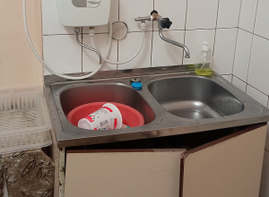 Մանկապարտեզի խոհանոցում չեն եղել ձեռքերի, հումքի լվացման համար նախատեսված լվացարաններ` ապահովված տաք և սառը ջրով