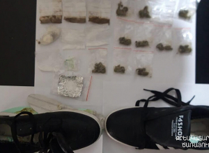 «Սևան» ՔԿՀ-ի ծառայողները տեսակցող քաղաքացու մարզակոշիկների միջից հայտնաբերել են 20 փաթեթ՝ տարբեր թմրամիջոցների նմանվող զանգվածներով