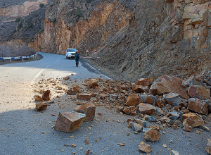 Քարաթափում Մ-2 միջպետական ավտոճանապարհից Ջերմուկ քաղաք տանող ճանապարհահատվածին