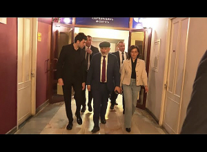 Վարչապետը տիկնոջ հետ Համազգային թատրոնում ներկա է գտնվել «   և նորից Գարուն» ներկայացմանը