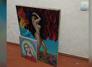 Երիտասարդը, իբր տեսնելու նպատակով, վերցրել էր գեղանկարները և հեռացել