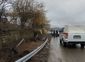 Սանահին գյուղում մոտ 15 մետր երկարությամբ պատը փլուզվել է և վնասել գազատար խողովակը