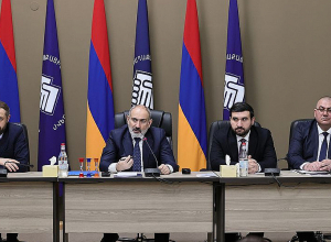 Գյումրիում կայացել է «Քաղաքացիական պայմանագիր» կուսակցության նախաձեռնող խմբի նիստ․ այն վարել է Նիկոլ Փաշինյանը