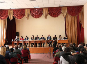 «Քաղաքացիական պայմանագիր» խմբակցության պատգամավորները հանդիպել են ԼՂ-ից բռնի տեղահանված և Արագածոտնի մարզում բնակություն հաստատած քաղաքացիների հետ