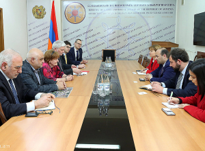 Նարեկ Մկրտչյանը և Քերոլայն Քոքսը քննարկել են ԼՂ-ից տեղահանված անձանց աջակցության գործընթացին առնչվող հարցեր