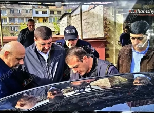 Երևանում ավտոմեքենայից հափշտակել են 36 կգ ոսկի, և ըստ տուժողների՝ 293 միլիոն ՌԴ ռուբլի կամ 6 միլիոն դոլարի ոսկյա և ադամանդյա զարդեր․ Shamshyan. com