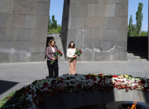 ԱՄՆ դեսպանը հարգանքի տուրք է մատուցել Հայոց ցեղասպանության զոհերի հիշատակին