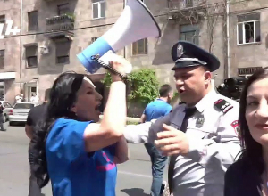 Полиция открыла перекрытую улицу возле здания МВД в Ереване