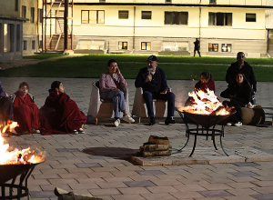 Նիկոլ Փաշինյանը տիկնոջ հետ հանդիպել է «ՀՀ վարչապետի գավաթ» սեղանի թենիսի մրցաշարի եզրափակիչ փուլի մասնակիցներին