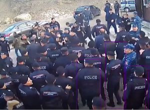 Պաշտպանը ևս մեկ անգամ ընդգծում է, որ անթույլատրելի է որևէ պարագայում Ոստիկանության ծառայողի կողմից անհամաչափ ուժի կիրառումը