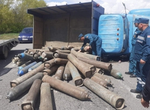110 հատ գազի բալոն լցվել է ճանապարհի երթևեկելի հատված