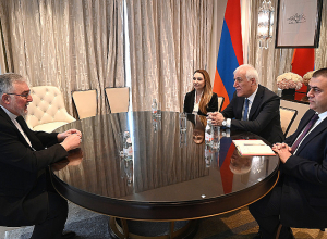 Նախագահ Վահագն Խաչատուրյանը հանդիպել է Կաթոլիկ թեմի առաջնորդ Միքայել եպիսկոպոս Մուրադյանի հետ