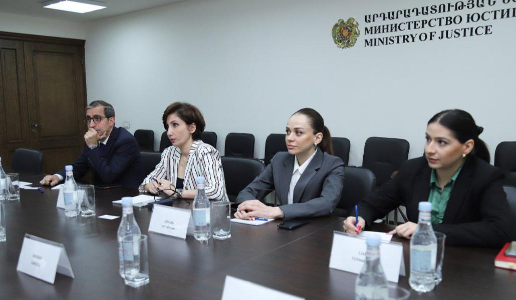 photo_5343651082955512400_y