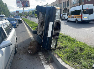 Ավտոմեքենան կողաշրջվել է. կա տուժած