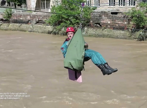 В зоне бедствия продолжаются спасательные и аварийно-восстановительные работы