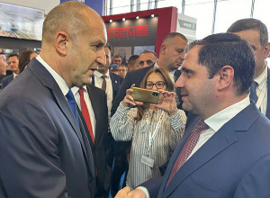 Сурен Папикян провёл короткую беседу с президентом Болгарии